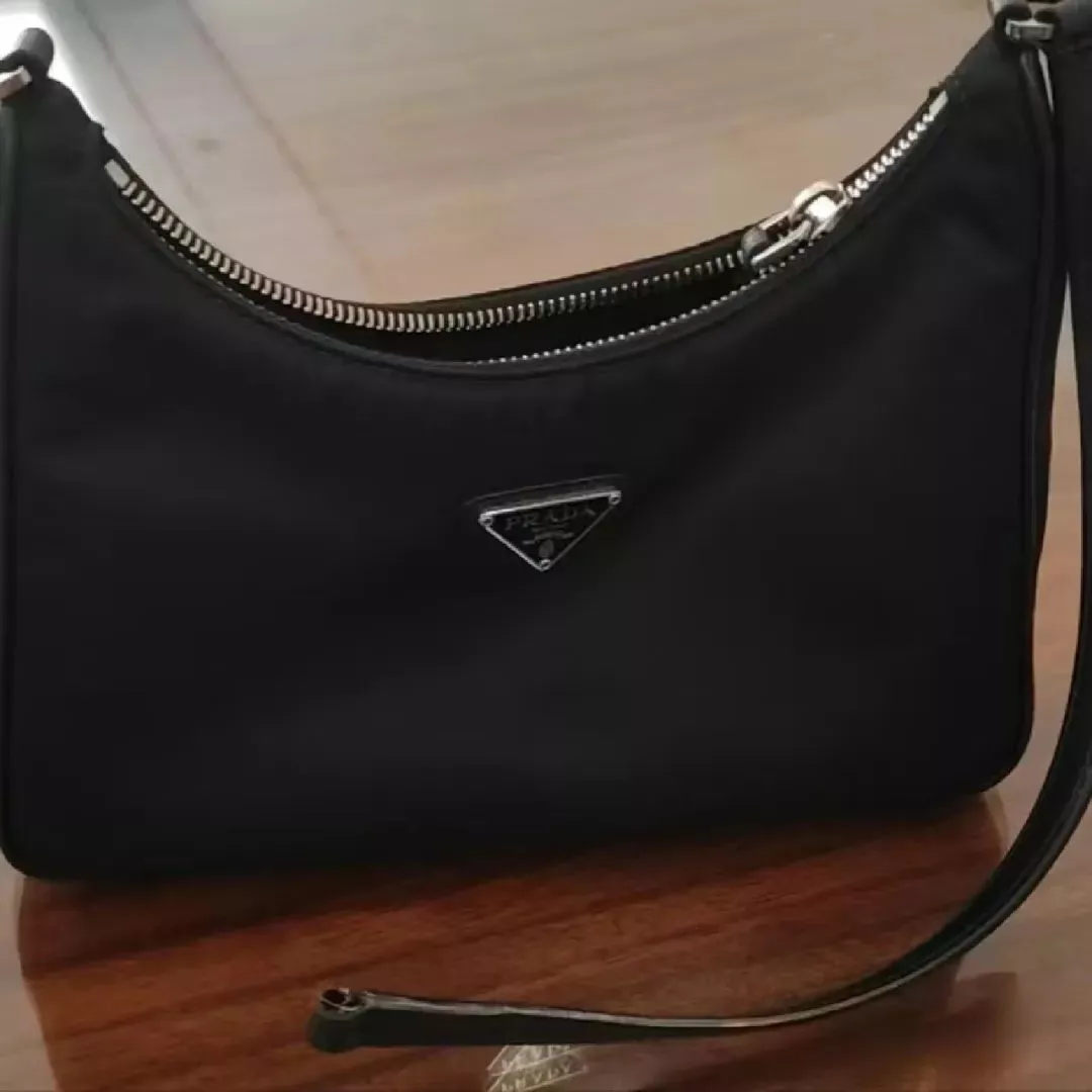 stitching broken of women bag